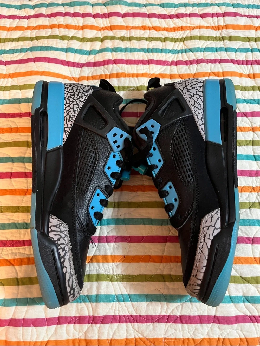Size 7 youth Jordan basketball shoes